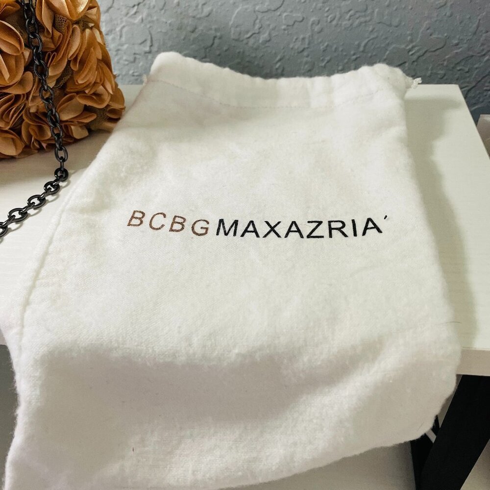 BCBGMAXAZRIA 3D Floral Satin Petal Clutch Champagne Evening Bag w Chain - Picture 11 of 11